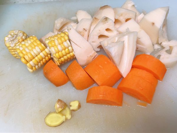 广式排骨莲藕汤