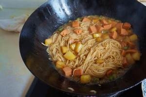 土豆焖面的做法