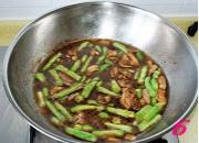 一般家里中午最常吃美为主食豆角焖面