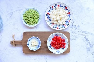 餐厅版茭白毛豆鸡丁