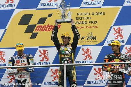 论赛车手如何快速熟悉新车道