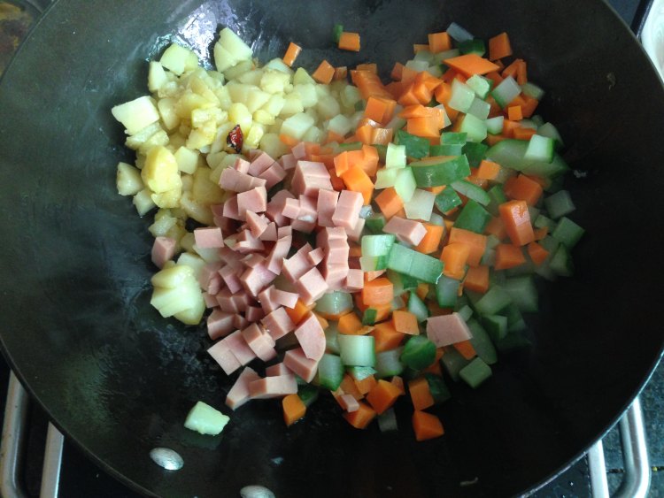 七彩蔬菜粒超级好吃，不会做我来教你