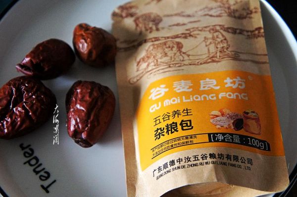 早餐来一碗红枣杂粮羹