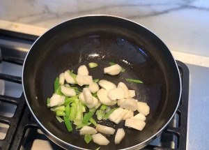 食补佳品卤肉炒荸荠的做法