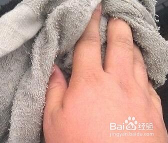 如何去除玻璃上的胶带痕迹