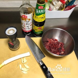 小朋友都喜欢的葱香蔬菜嫩爆牛肉粒的做法