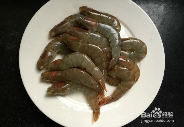 如何制作正宗的油焖大虾