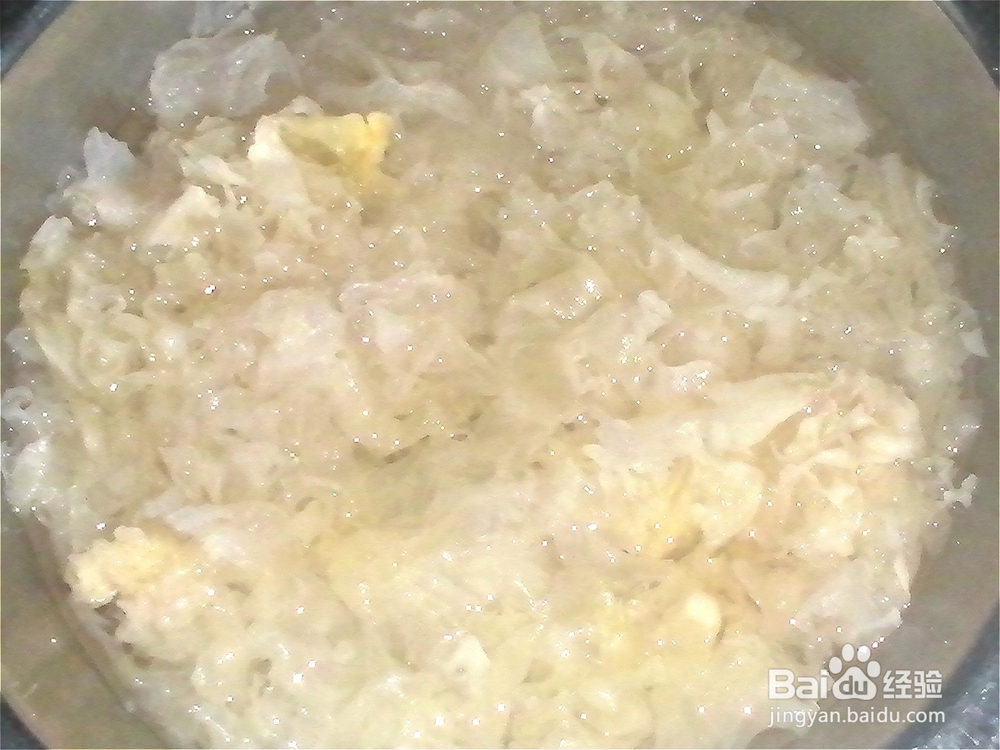 冬季补血清肺佳品——红枣、莲子、银耳汤