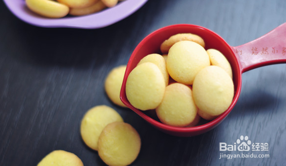 如何做出小孩子们爱吃的蛋黄饼干
