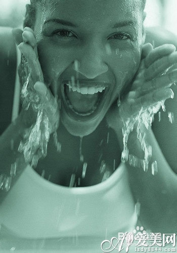 只需轻松几步 彻底摆脱草莓鼻