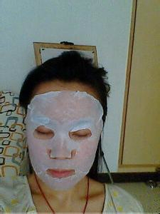 如何用普通面膜做出高档面膜的效果