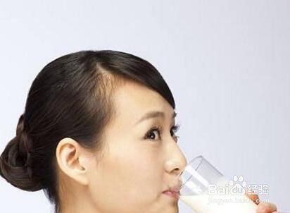 油溅脸上后落下黑斑怎么去除