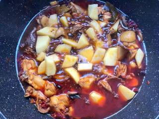 如何在家就能做一份新疆大盘鸡呢？