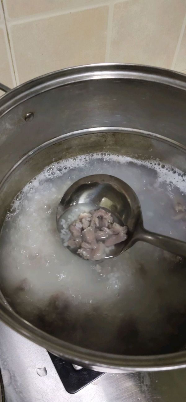 青菜瘦肉皮蛋粥