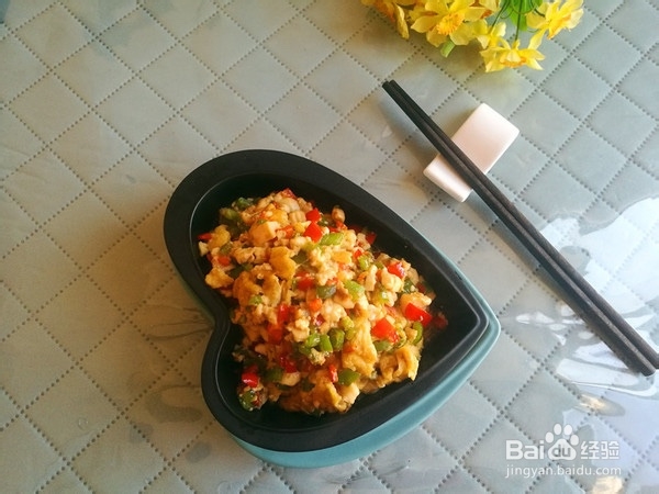 双椒豆腐炒鸡蛋的做法