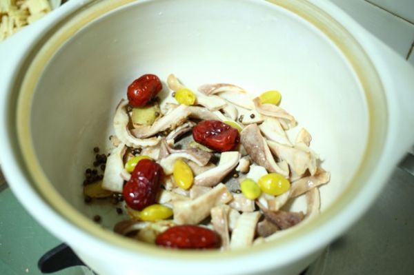 白果腐竹猪肚汤