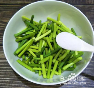 如何做玉米面蒸蒜苔