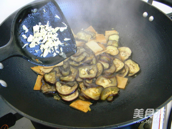 豆干烩茄子的做法