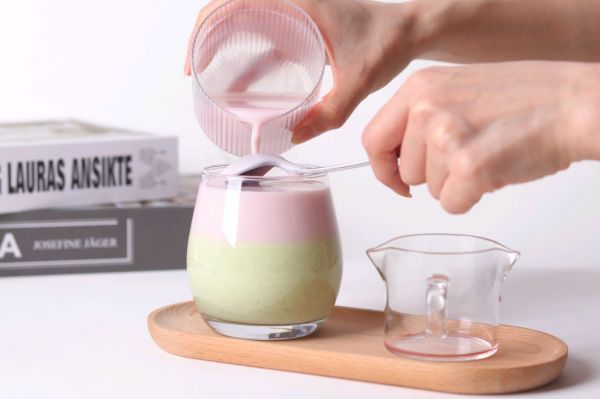 蔓越莓牛油果混合奶昔