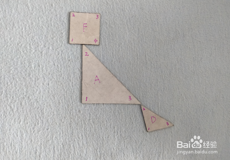 用七巧板怎样拼一个拿着旗子的人?