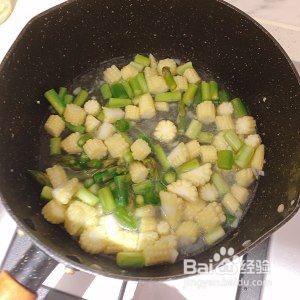 怎么做美味的小炒时蔬鸡丁