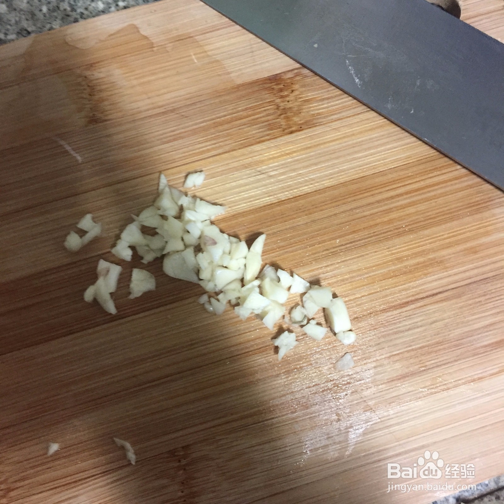 三分钟制作烤土豆块的方法