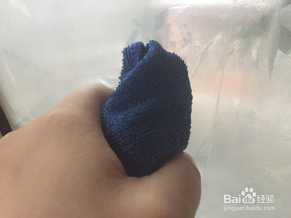 如何去掉玻璃上的磨砂纸