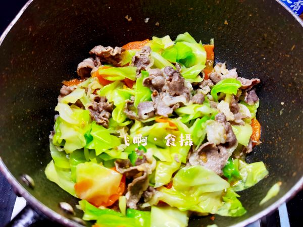 川香酸辣卷心菜炒肥牛卷