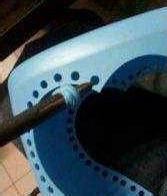 利用空洗衣液瓶子做漂亮花篮