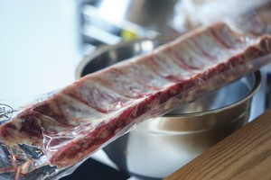 蒜香椒盐烤肋排的做法