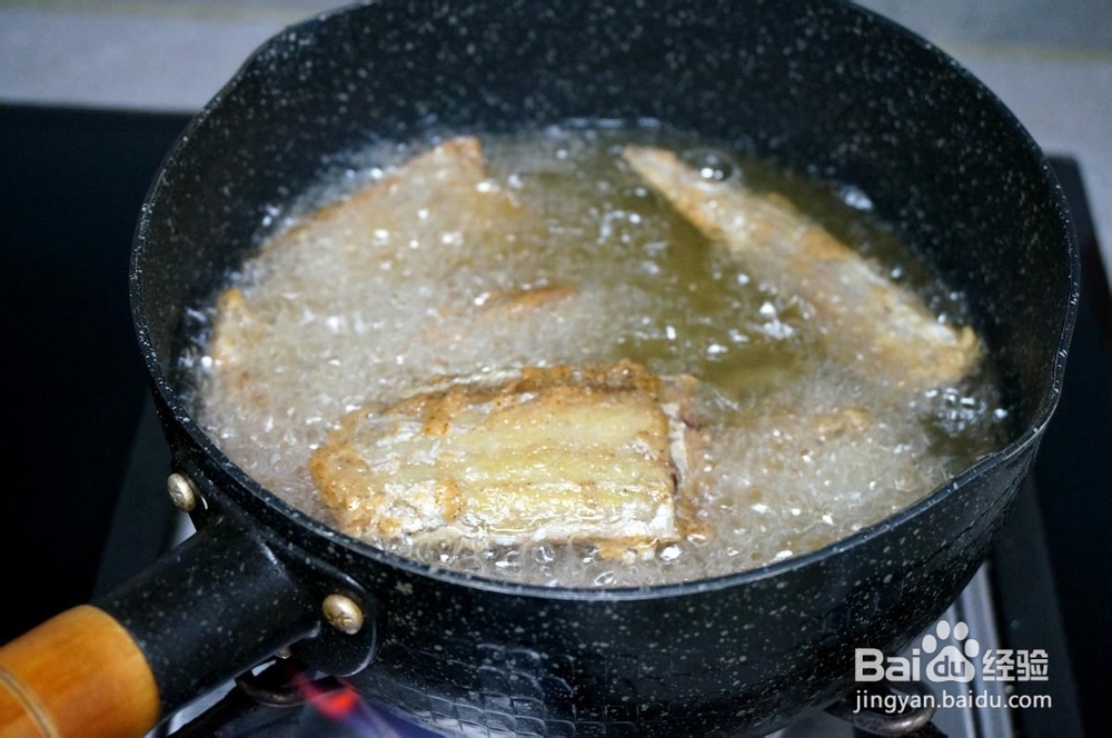 酥松香脆干炸带鱼