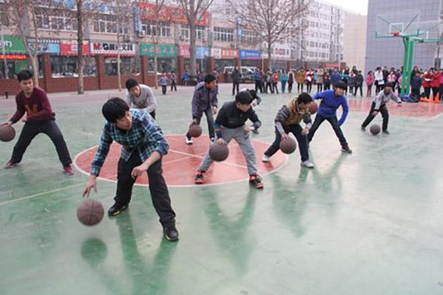 某班有50人，参加篮球队的有37人， 参加舞蹈队的有23人，两项活动都参加的有多人