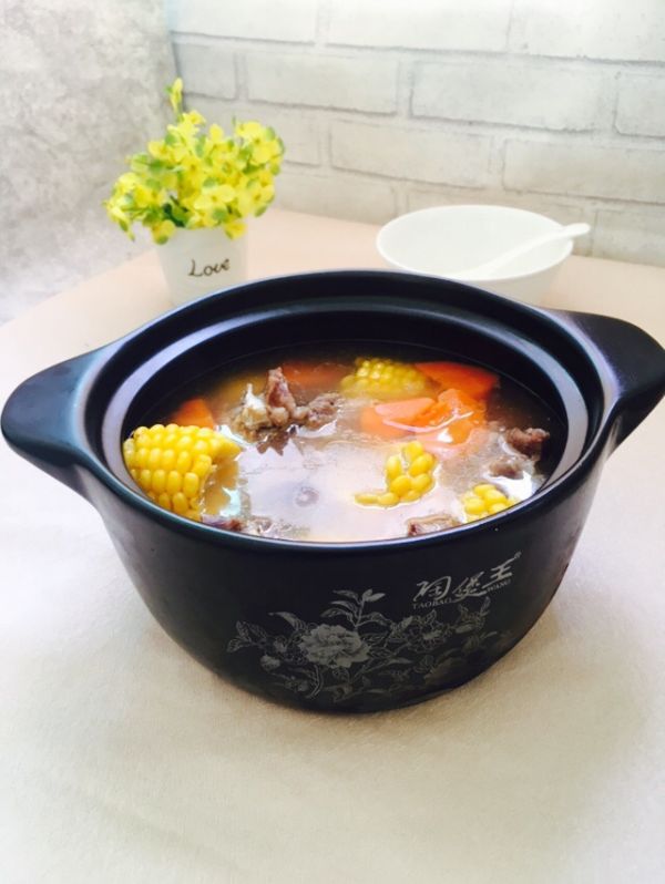 胡萝卜玉米骨头汤