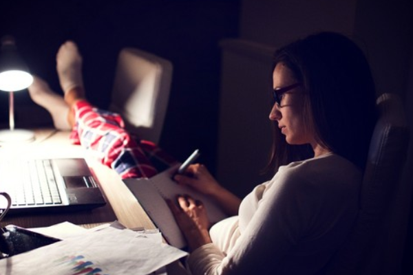 关于熬夜的句子