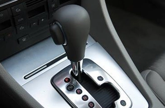 请问自动挡汽车变速箱油多长时间换一次