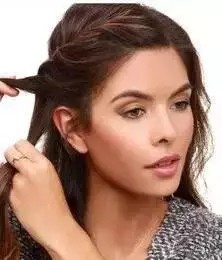 好看的侧编发是怎么编的呢