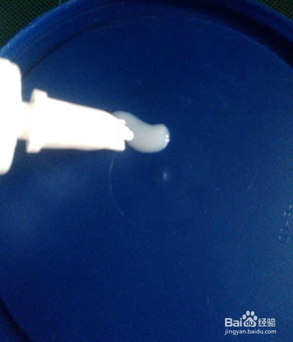 白乳胶的使用方法之如何使纸张不皱缩？