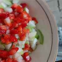 草莓柠爱鲜榨果汁的做法步骤