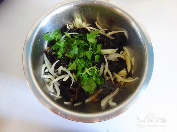 捞汁木耳的种方法