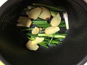 如何用电饭煲做盐焗鸡