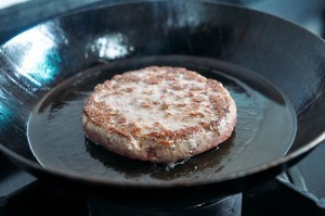 冷冻牛肉饼怎么煎