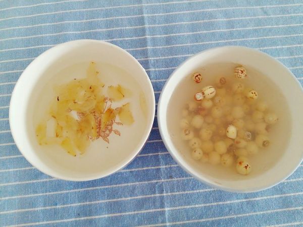 芡实莲子百合汤