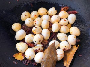 香辣啤酒卤鹌鹑蛋怎么做