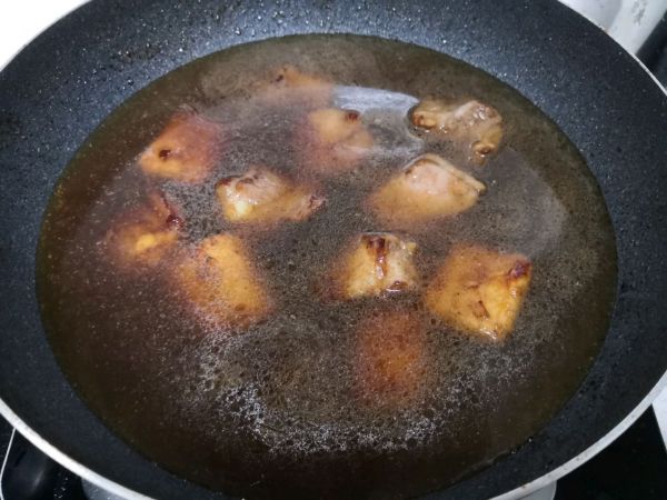 家常土豆炖排骨