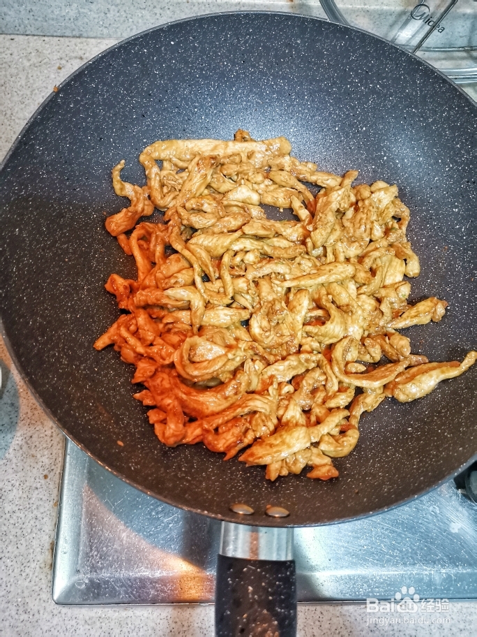 做家常菜鸡胸肉新吃法孜然芹菜彩椒炒鸡