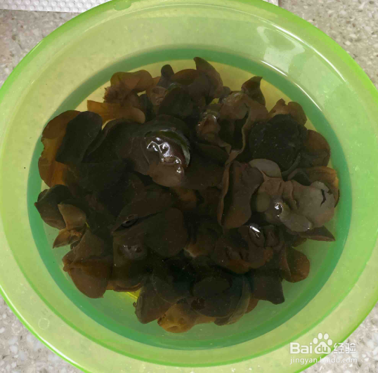 洋葱木耳凉拌菜做法