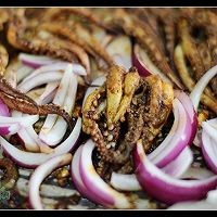 小吃街道美味烤鱿鱼须