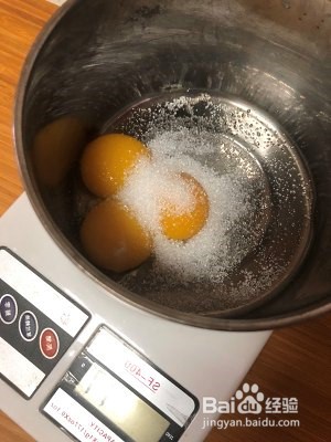 制作草莓蛋糕和草莓冰淇淋怎么做