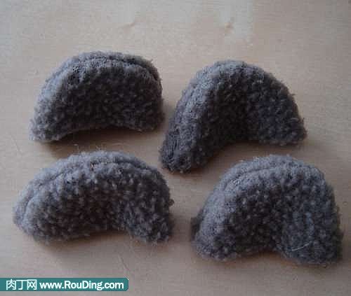 怎样用旧衣服改造DIY小熊袜子拖鞋？