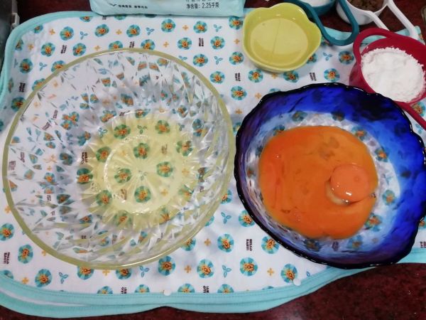 葡萄干戚风蛋糕